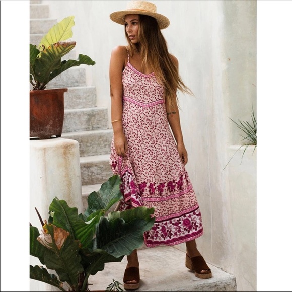 BOHEMIAN FLORAL PRINT MAXI DRESS - Picture 3 of 6